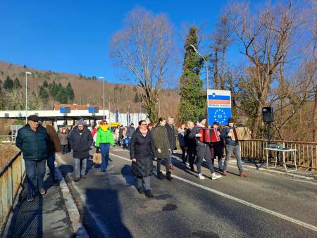 IMG-b0690a4eab5158529921ac4ea5f2b2b4-V