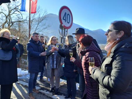 IMG-be143ade1978acd08cd966c2d9b713f0-V