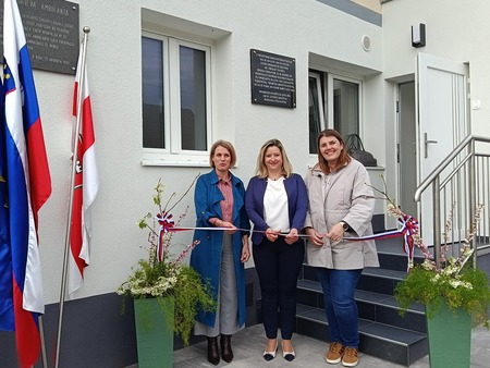 9d26d4aa-53dc-4590-bba3-ebd847762928